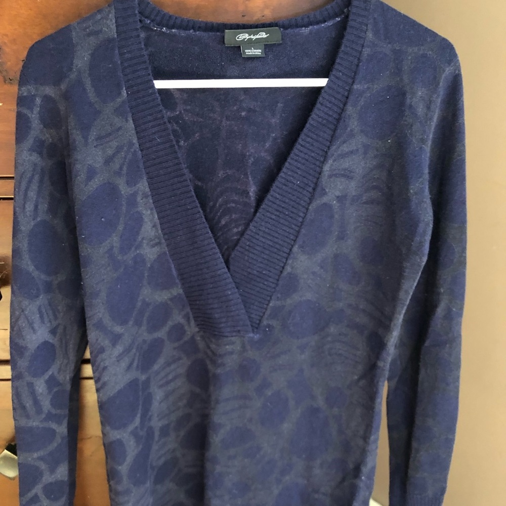 Woman’s sweater, large